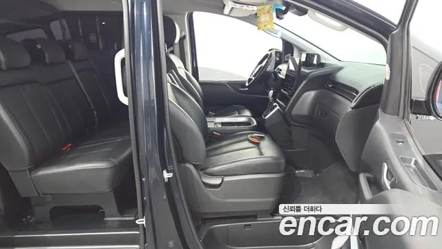 Hyundai Staria 2023 thumb 10