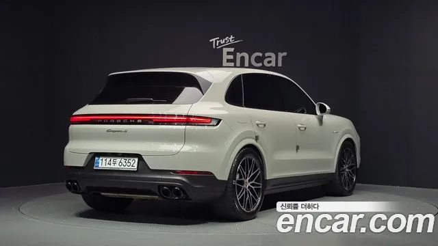 Porsche Cayenne 2024 thumb 2