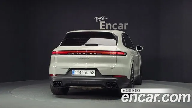 Porsche Cayenne 2024 thumb 4