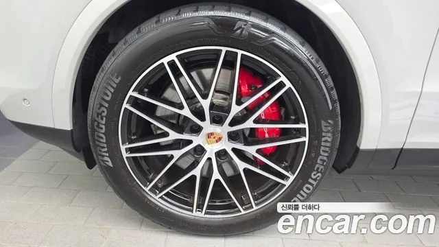 Porsche Cayenne 2024 thumb 5