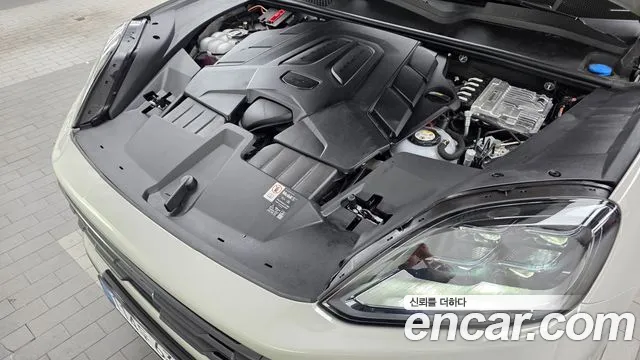 Porsche Cayenne 2024 thumb 6