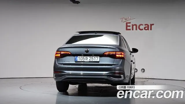 Volkswagen Jetta 2023 thumb 3