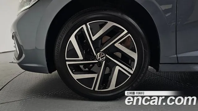 Volkswagen Jetta 2023 thumb 4
