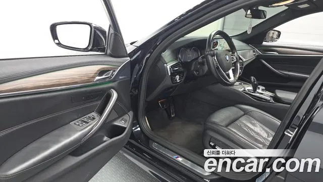 BMW 5 серии 2018 thumb 10