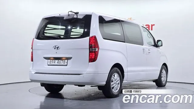 Hyundai Starex 2017 thumb 2