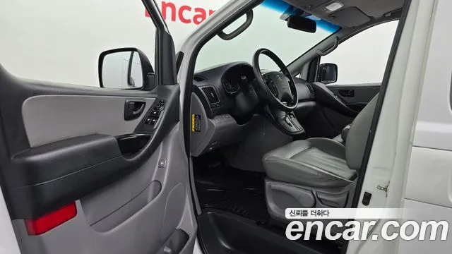Hyundai Starex 2017 thumb 10