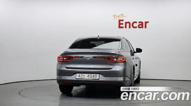 Renault Megane 2018 thumb 4