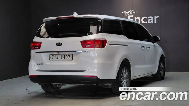 Kia Carnival 2020 thumb 2