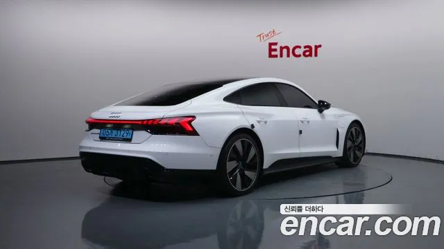 Audi e-tron GT 2023 thumb 2