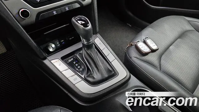 Hyundai Avante 2017 thumb 9