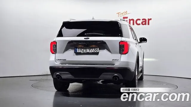 Ford Explorer 2021 thumb 3