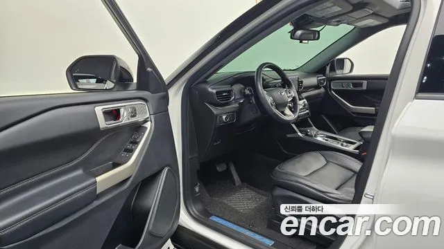 Ford Explorer 2021 thumb 9