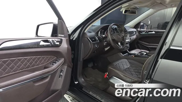 Mercedes-Benz GLS 2017 thumb 10
