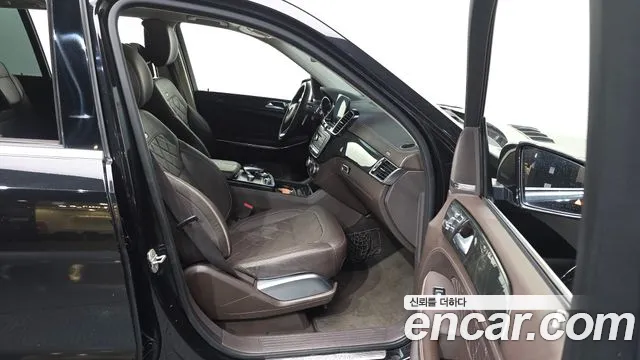 Mercedes-Benz GLS 2017 thumb 11