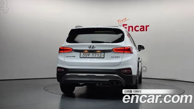 Hyundai Santa Fe 2018 thumb 4