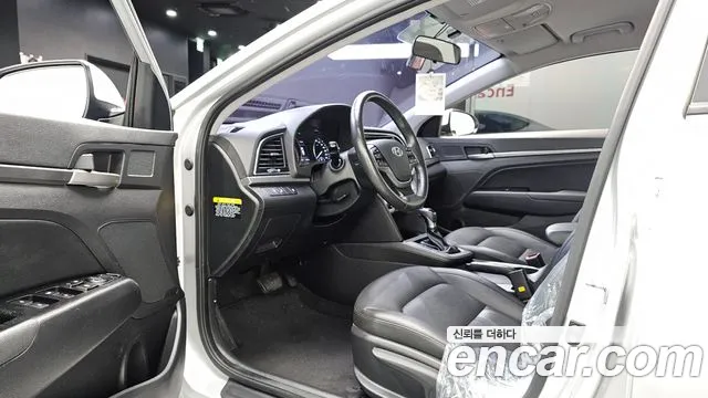 Hyundai Avante 2017 thumb 10