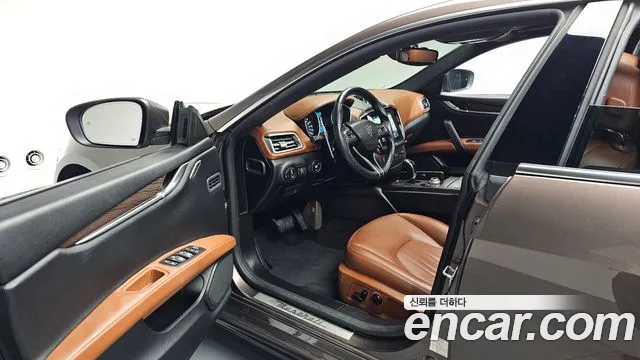 Maserati Ghibli 2017 thumb 10