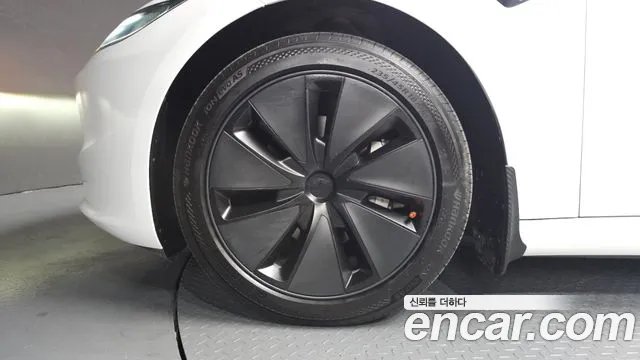 Tesla Model 3 2024 thumb 4