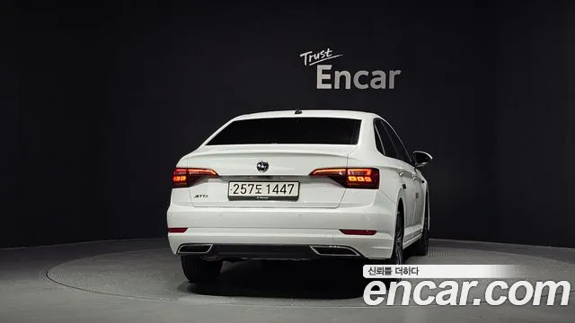Volkswagen Jetta 2021 thumb 4