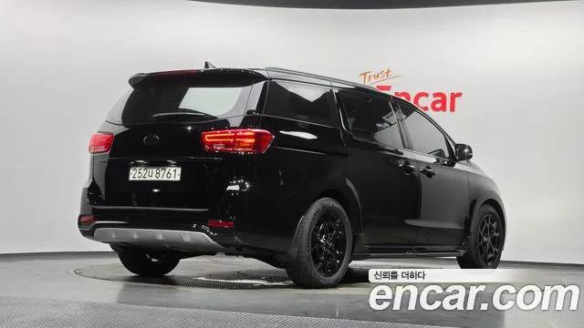 Kia Carnival 2019 thumb 2