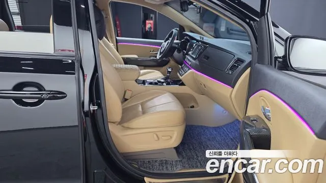 Kia Carnival 2019 thumb 11