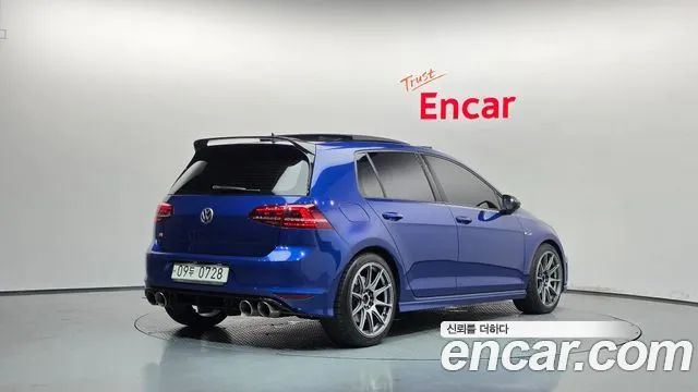 Volkswagen Golf Sportsvan 2015 thumb 2