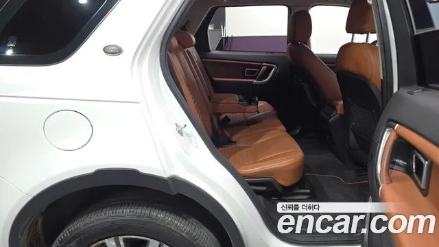 Land Rover Discovery Sport 2017 thumb 12