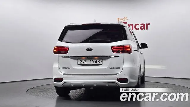 Kia Carnival 2019 thumb 3
