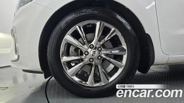 Kia Carnival 2019 thumb 4