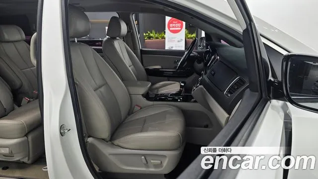 Kia Carnival 2019 thumb 9