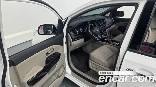 Kia Carnival 2019 thumb 10