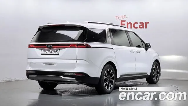 Kia Carnival 2023 thumb 2