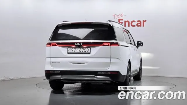 Kia Carnival 2023 thumb 4