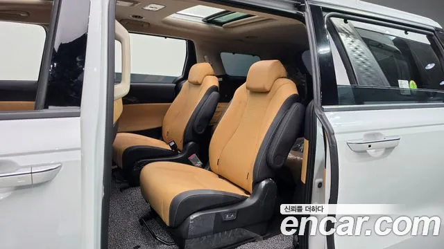 Kia Carnival 2023 thumb 11