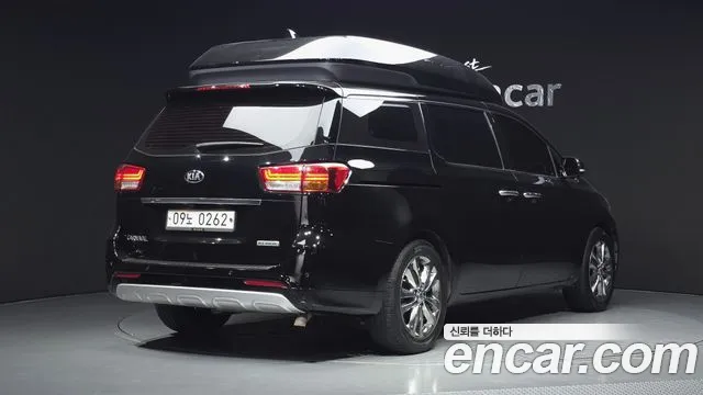 Kia Carnival 2016 thumb 2
