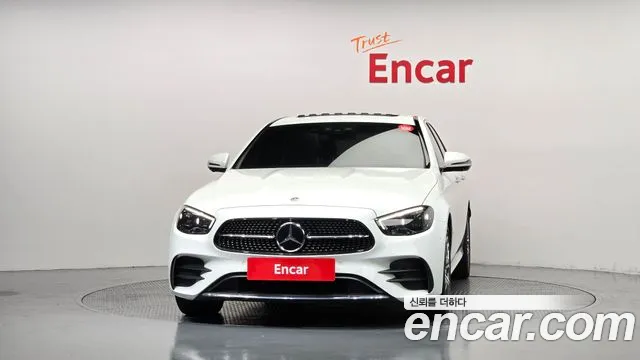Mercedes-Benz E-Class 2022 thumb 3