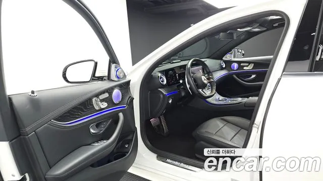 Mercedes-Benz E-Class 2022 thumb 10