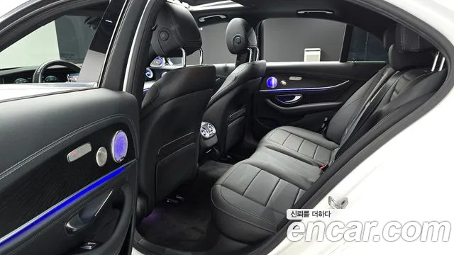 Mercedes-Benz E-Class 2022 thumb 11