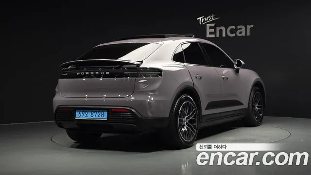Porsche Macan EV 2025 thumb 2