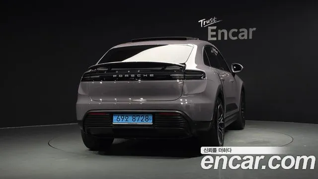 Porsche Macan EV 2025 thumb 4