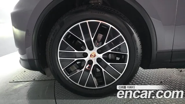 Porsche Macan EV 2025 thumb 5