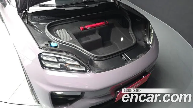 Porsche Macan EV 2025 thumb 6