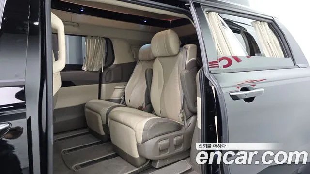 Kia Carnival 2021 thumb 11