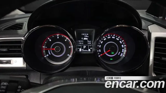 KGM Tivoli 2015 thumb 8
