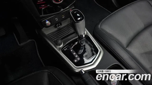 KGM Tivoli 2015 thumb 9