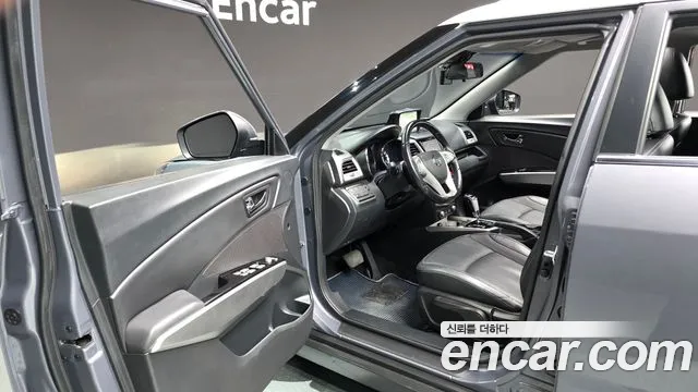 KGM Tivoli 2015 thumb 10