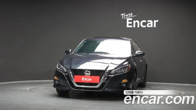 Nissan Altima 2019 thumb 3