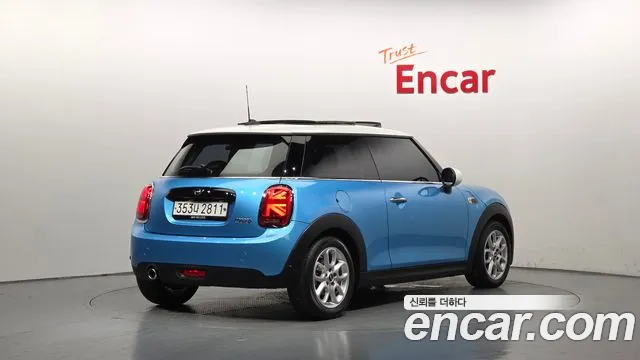 Mini Cooper 2019 thumb 2