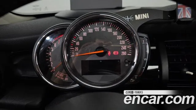 Mini Cooper 2019 thumb 8