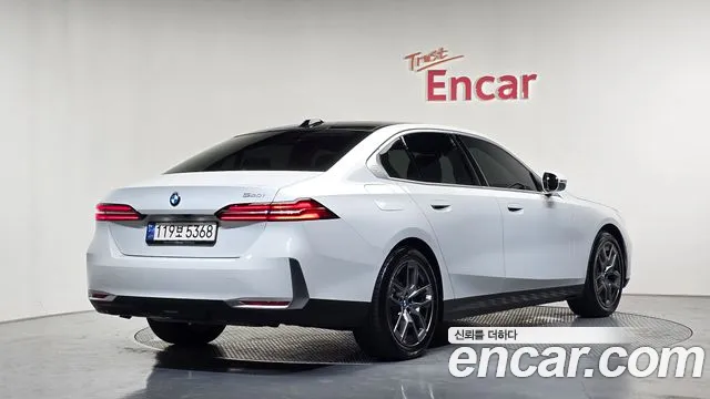 BMW 5 серии 2024 thumb 2